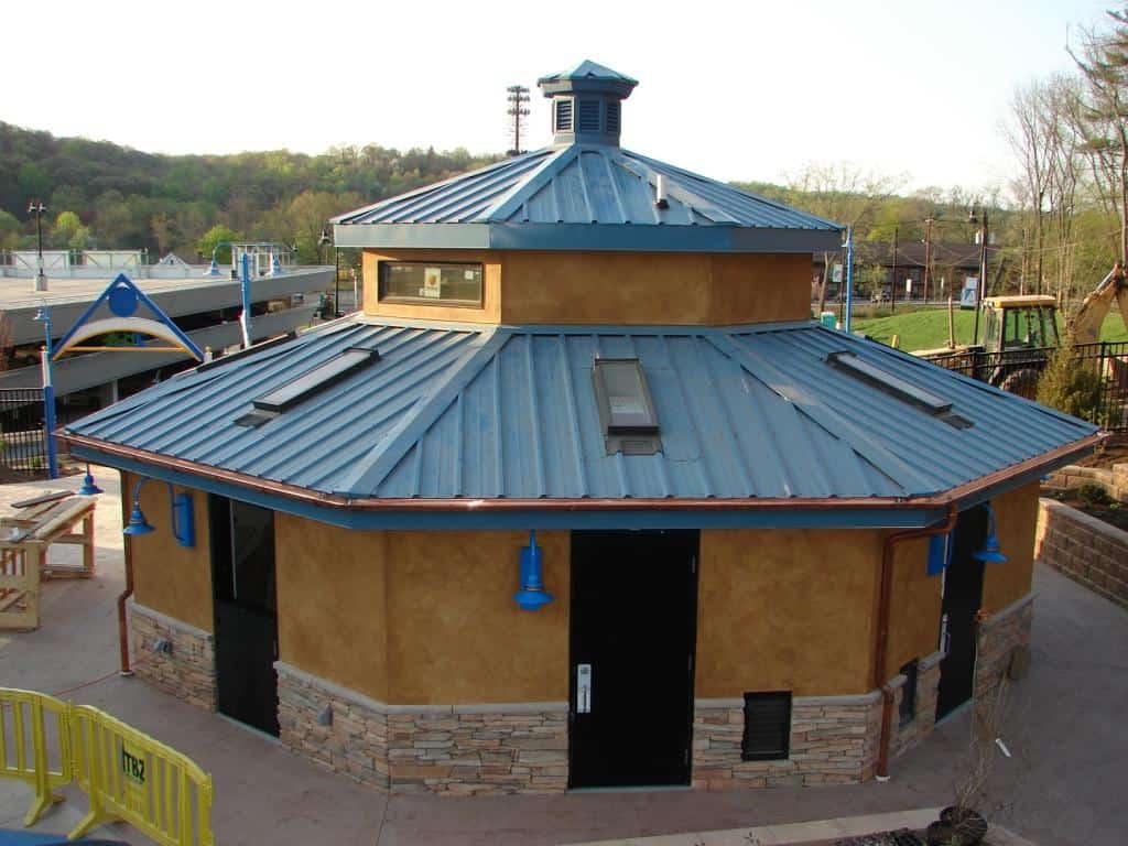 steel-pavilion-designed-with-solar-panel