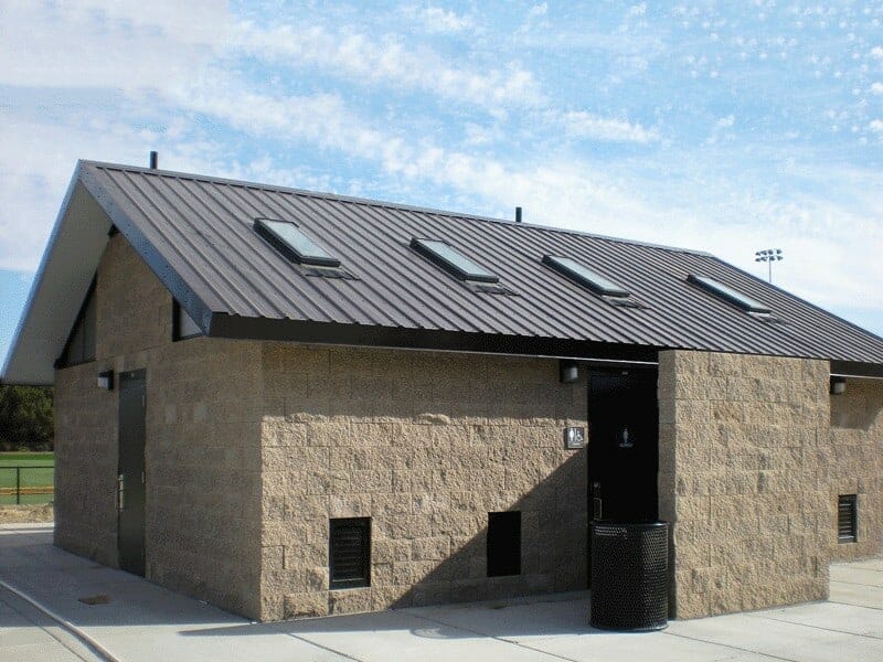 medium-shower-building-with-side-entrance-privacy-wall Medium Concrete Shower Restroom with Skylights for Sports Park