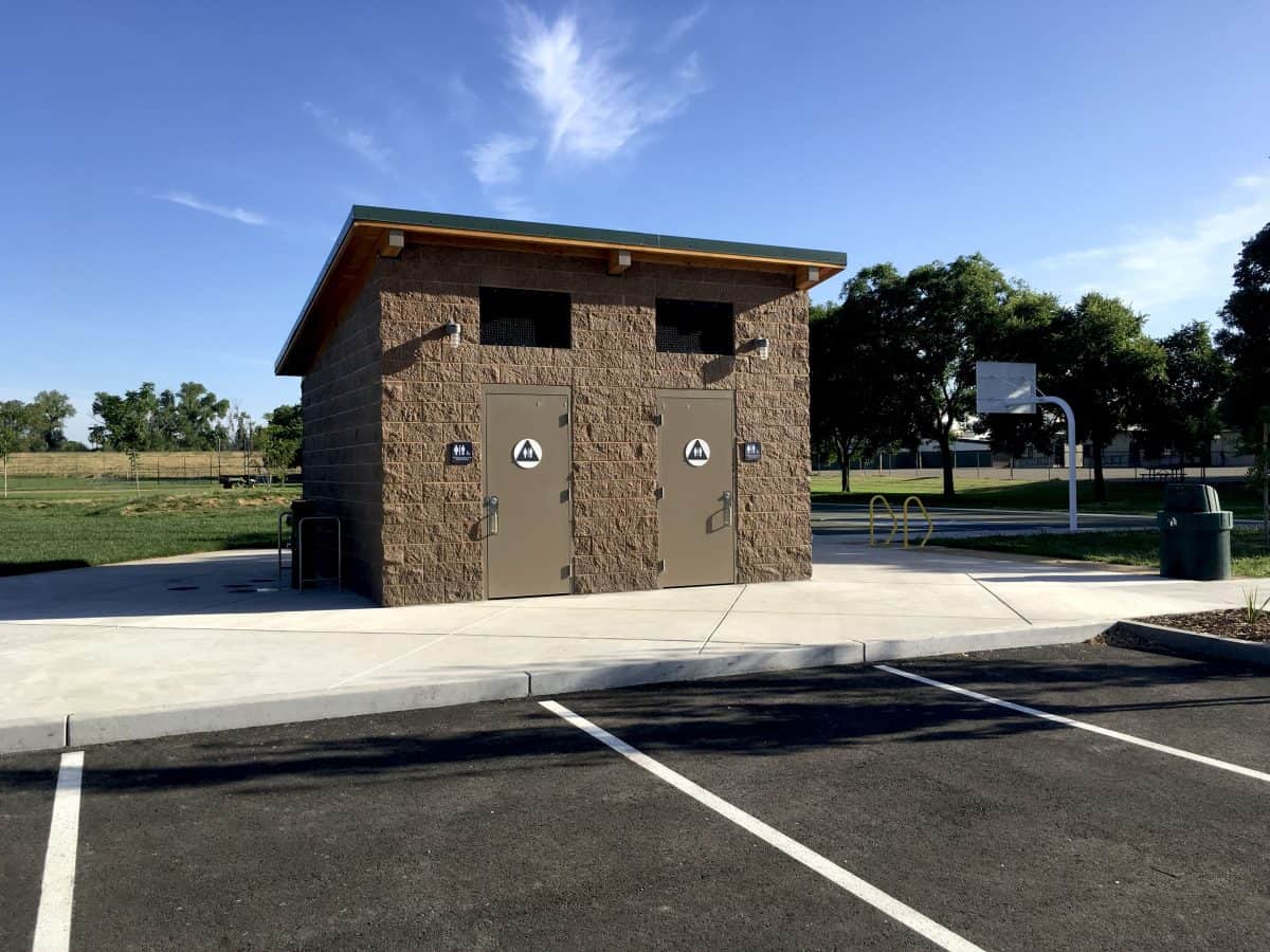 Medium Bathroom with Single Slope Roof at Community Park