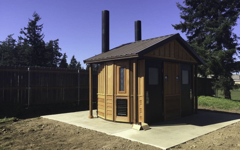 Double Waterless Bathroom with Two Ventilation Tubes and Large Tanks