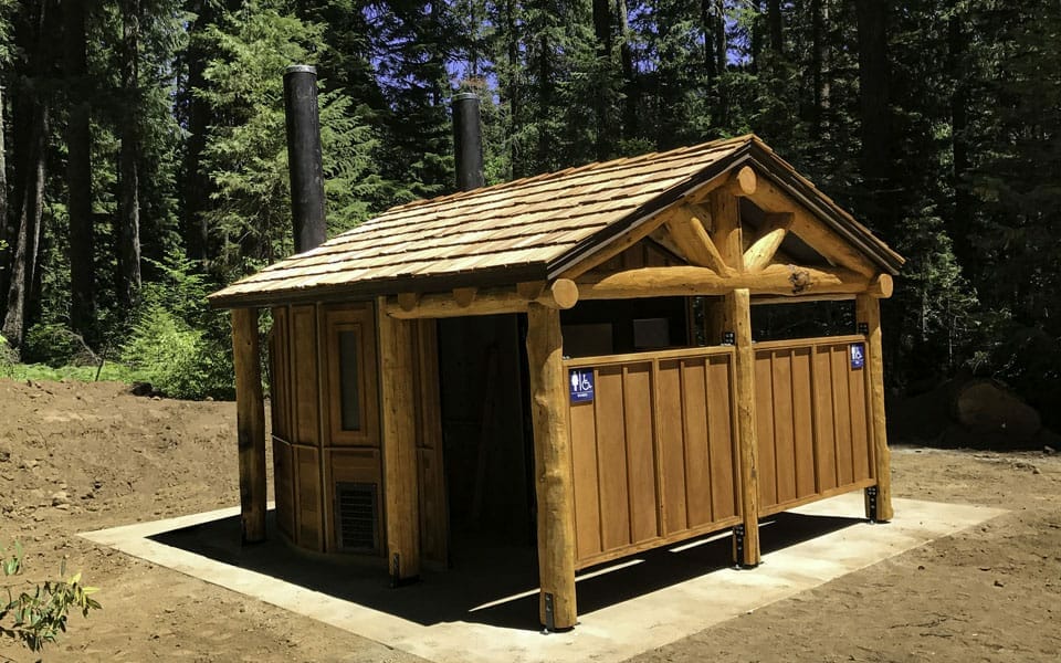 Log Exterior on Double Waterless Bathroom for Rural Parks