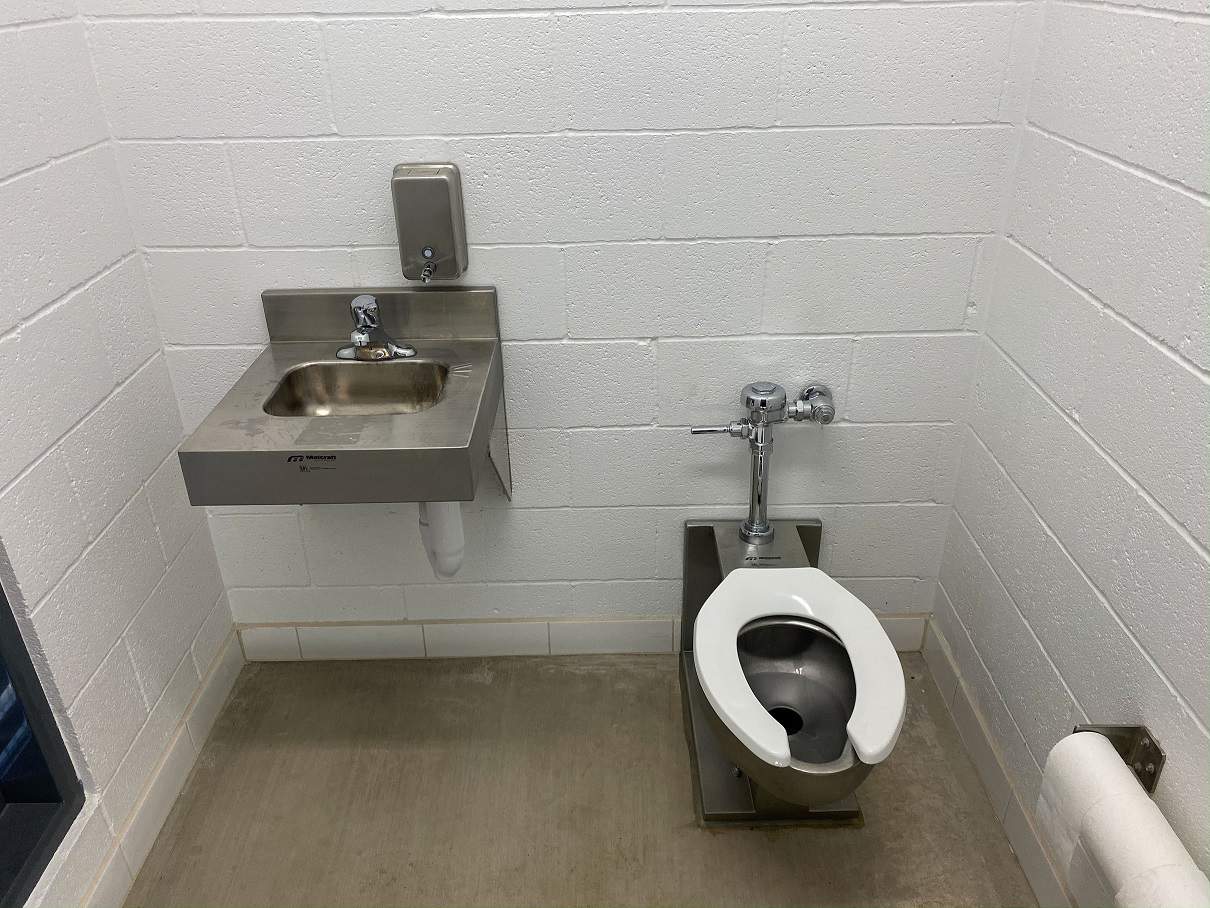 point-no-point-lighthouse-restroom