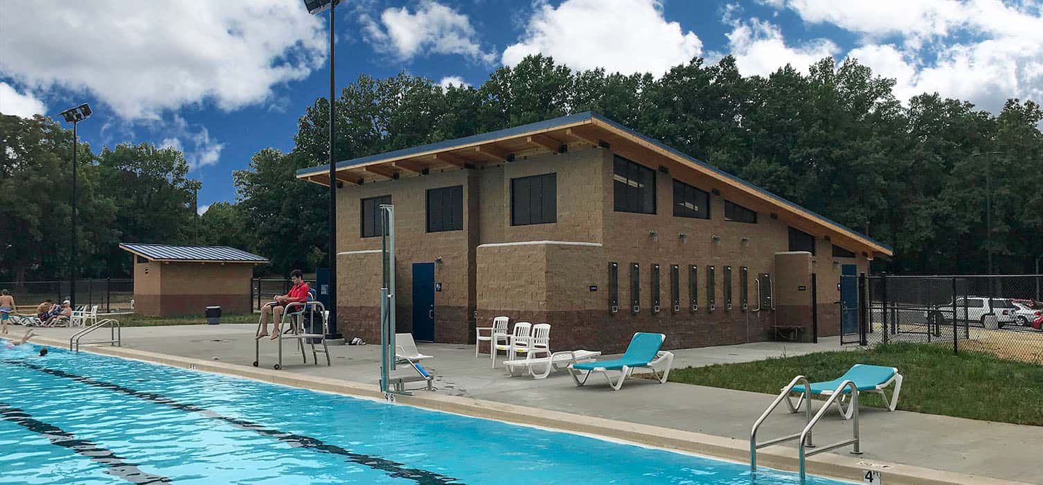 Outdoor Showers on Poolhouse in Missouri