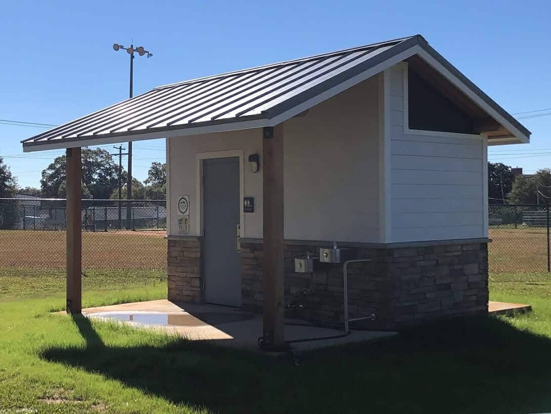 Heavy Ventilation on Small Public Restroom