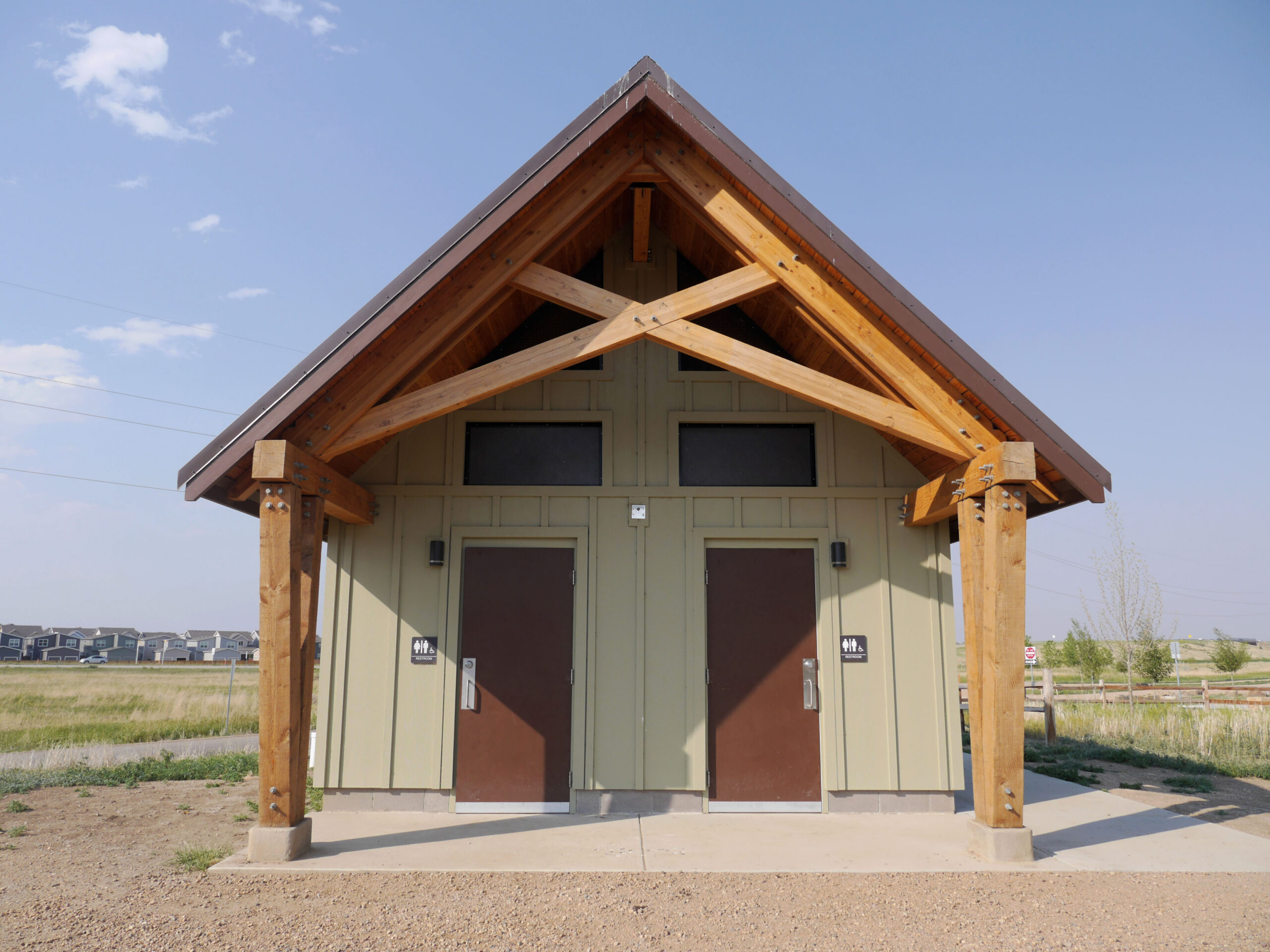 Restroom with scissor truss
